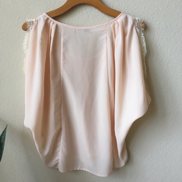 🌟3/$20🌟 F21 Lace Blouse - Picture 6 of 7